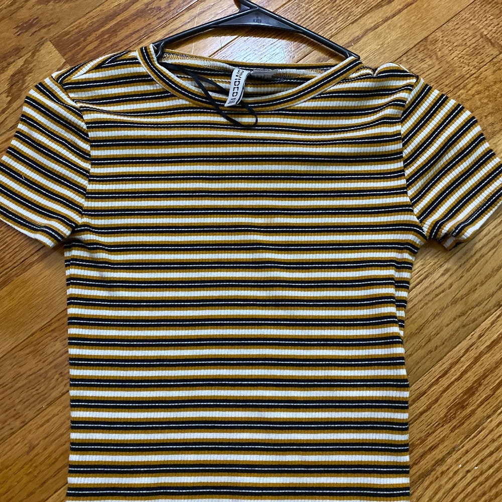 Black white and copper stripped tshirt